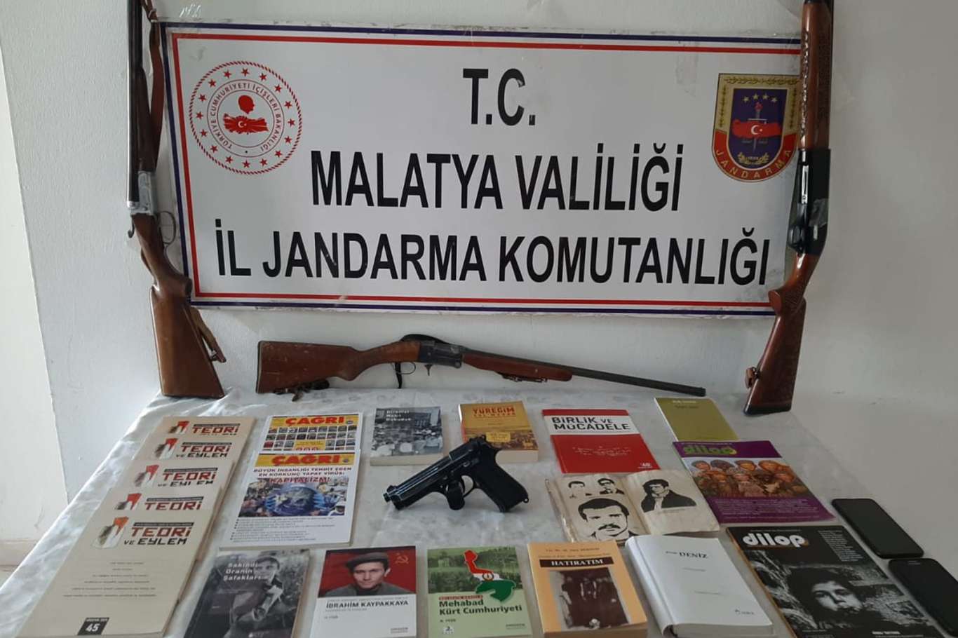 Sosyal medya üzerinden DHKP/C propagandası yapan 2 kişi yakalandı Sosyal medya üzerinden DHKP/C propagandası yapan 2 kişi yakalandı